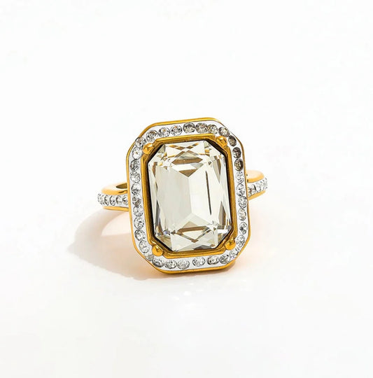 Diana cocktail ring white